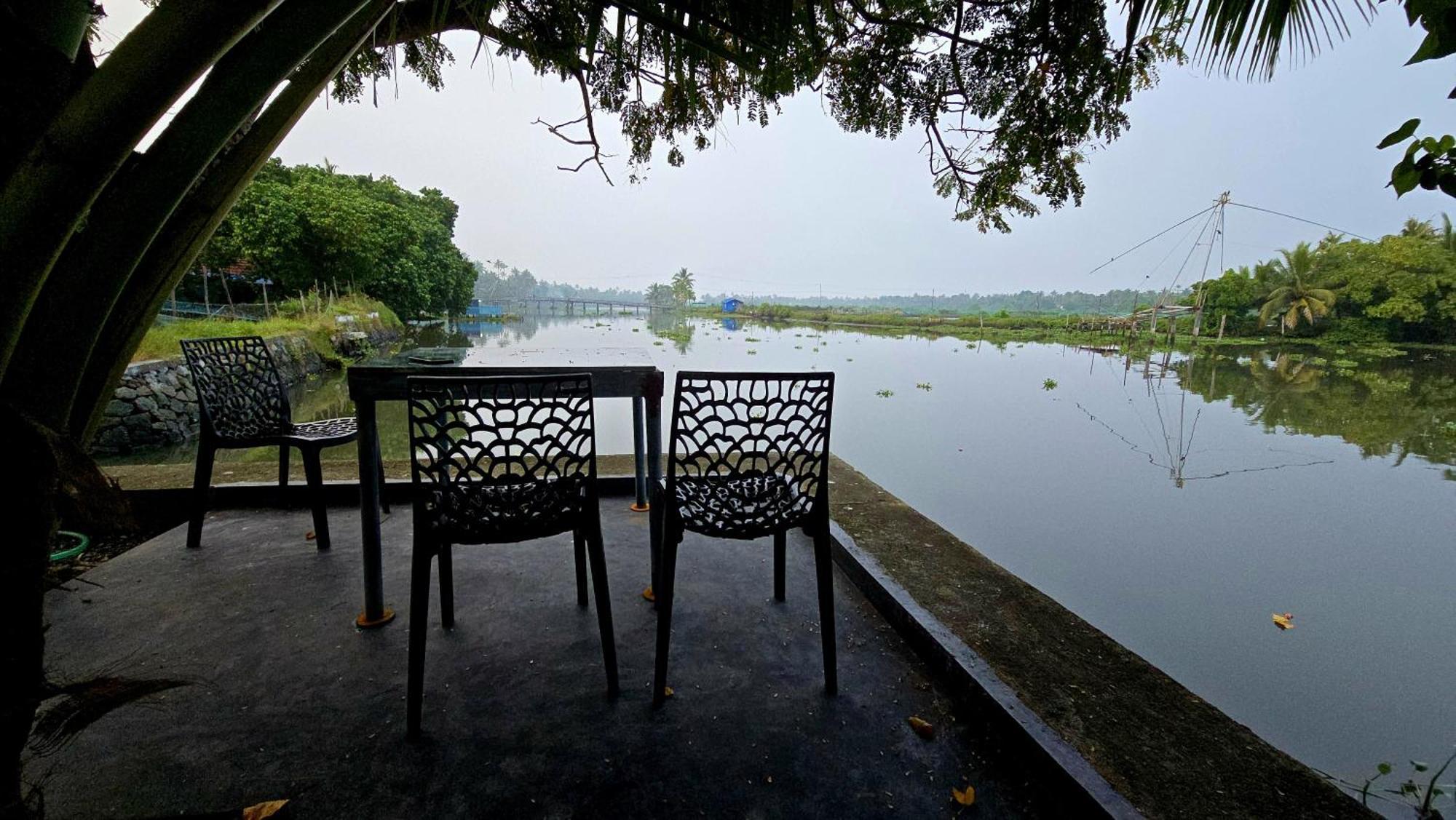 Pradeep'S Backwater Villa Коччи Экстерьер фото
